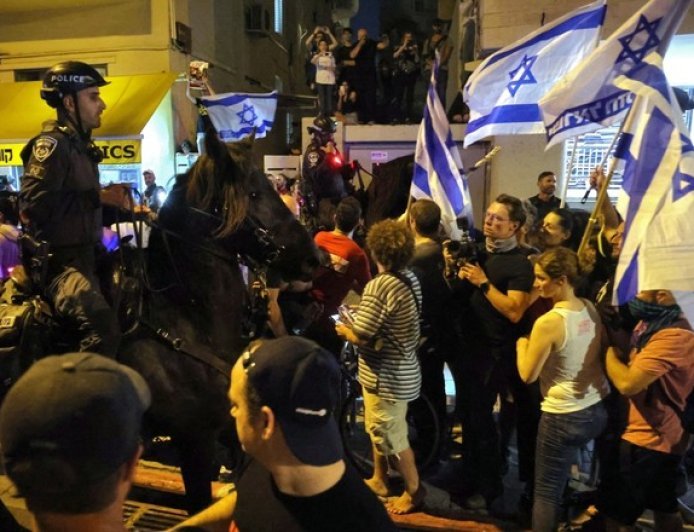 ’جنگ بند کرو‘، تل ابیب میں حکومت مخالف ریلی، ہزاروں افراد کی شرکت